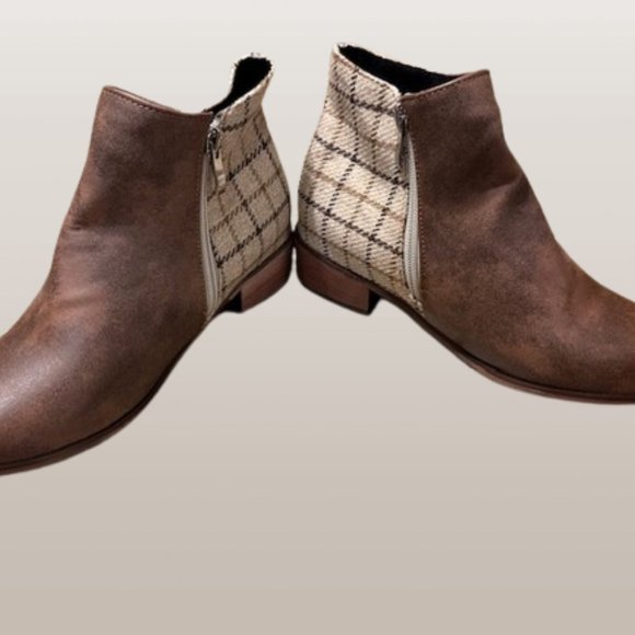 Distressed Brown Plaid & Fringe Bootie  4147  NWOB Boutique - Picture 3 of 7